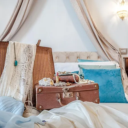 Altalena Luxury And Affittacamere 4*