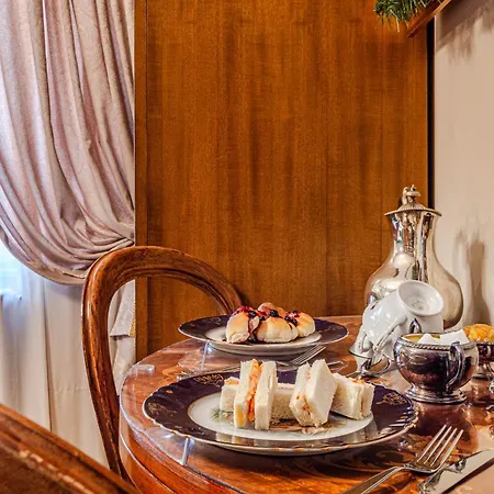 Altalena Luxury And Affittacamere 4*