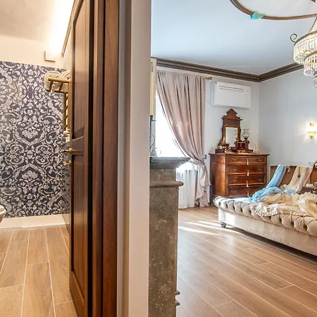 Altalena Luxury And Πανσιόν Σιένα