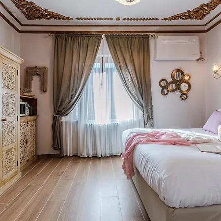 Altalena Luxury And Affittacamere 4*