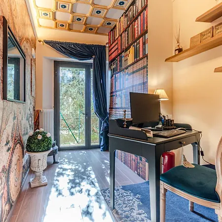 Altalena Luxury And Πανσιόν Σιένα